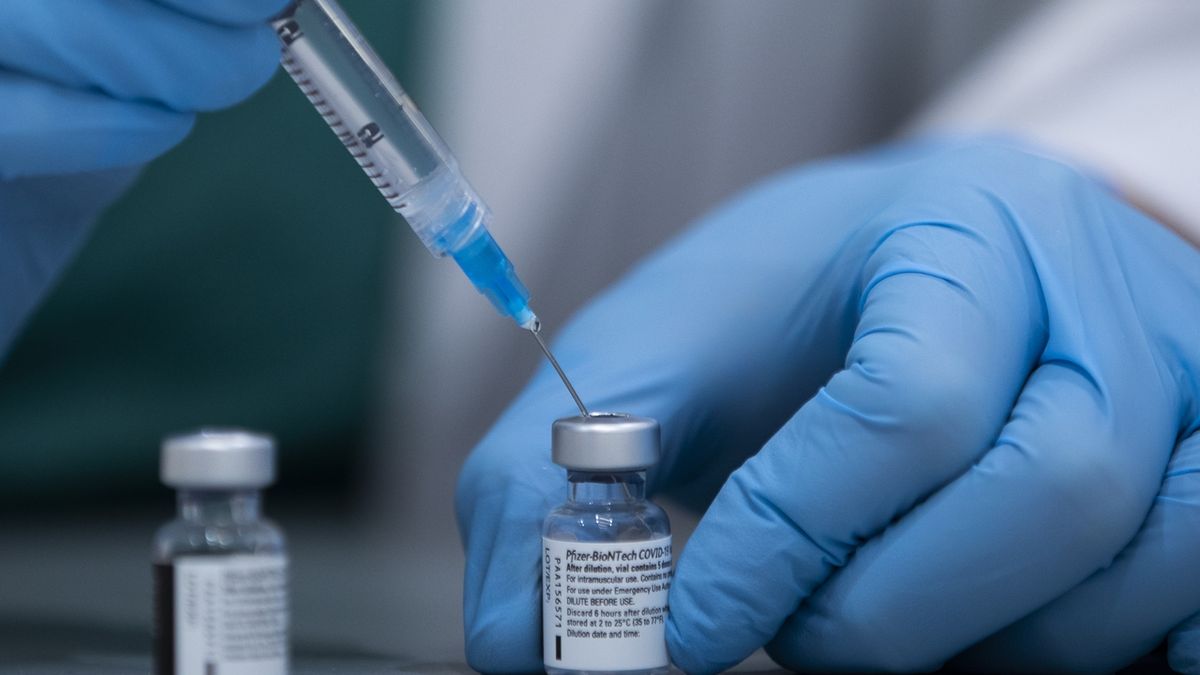 KLDR se prý pokusila Pfizeru ukrást technologii výroby vakcín